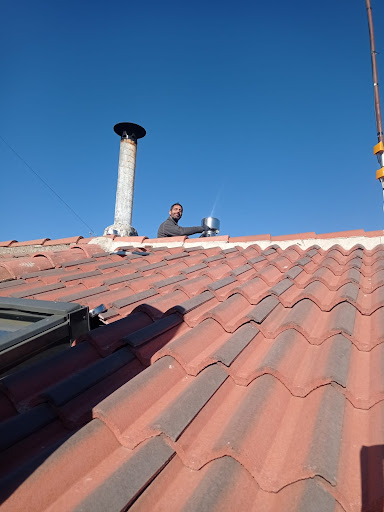 DESHOLLINADOS EN SEGOVIA - Instalación y mantenimiento de todo tipo de estufas y chimeneas.